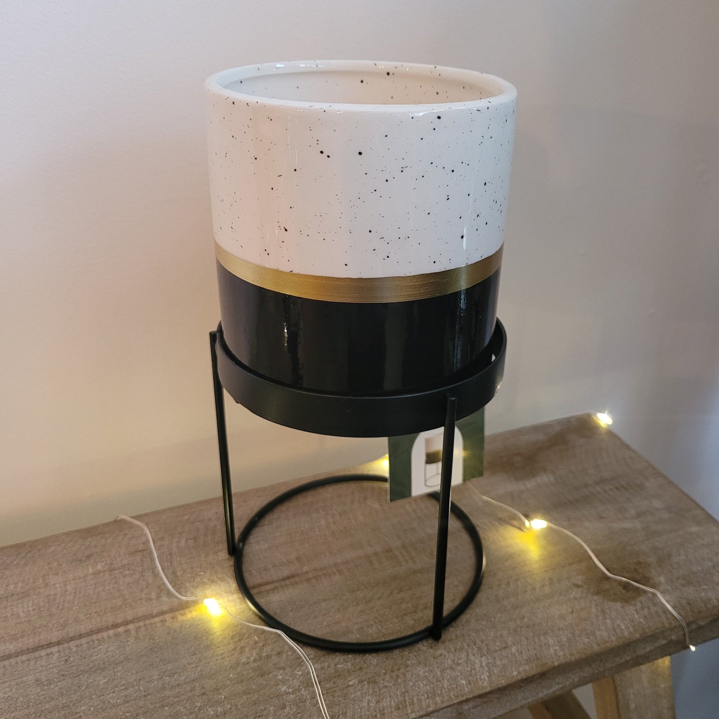 The Urban Gardener Small Ceramic Plant Pot with Stand