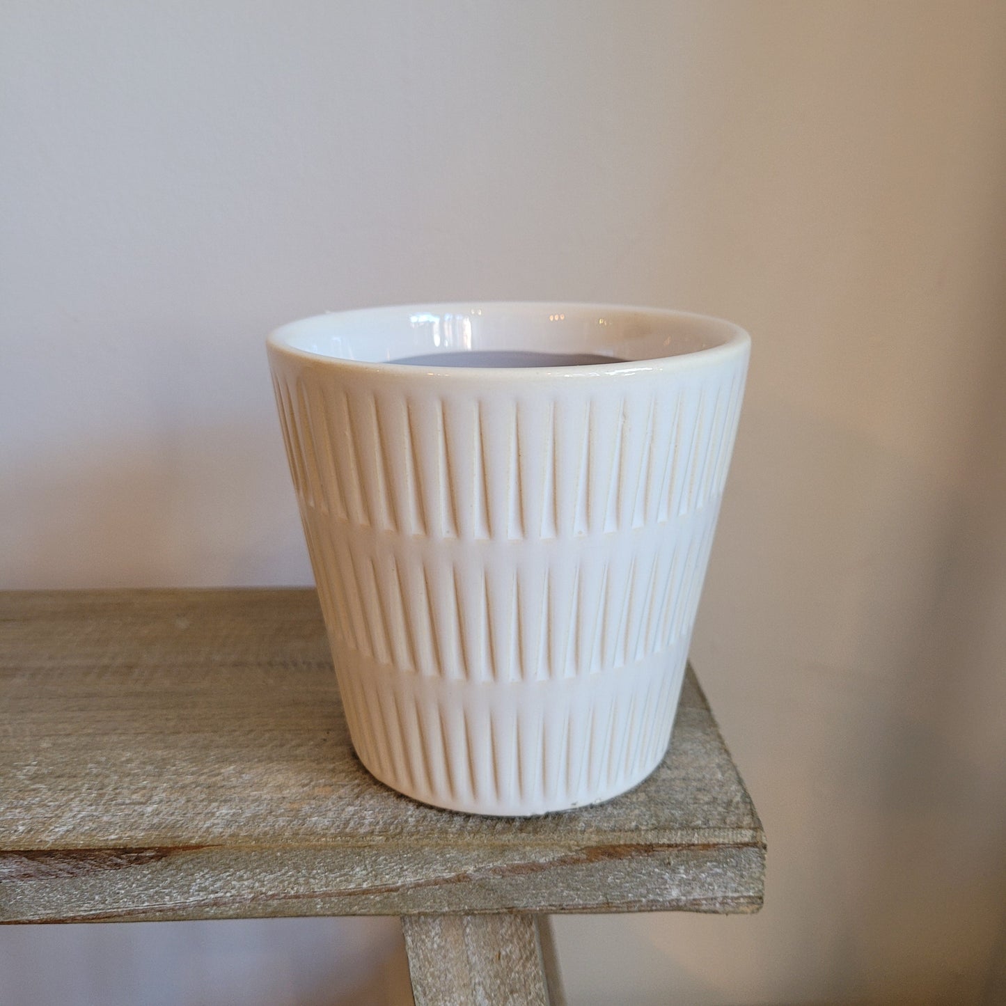 Veda Pot: White Finish