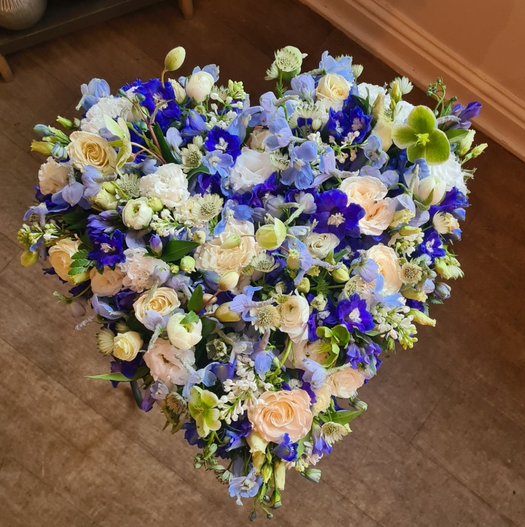 Oasis Shape- Heart Posy