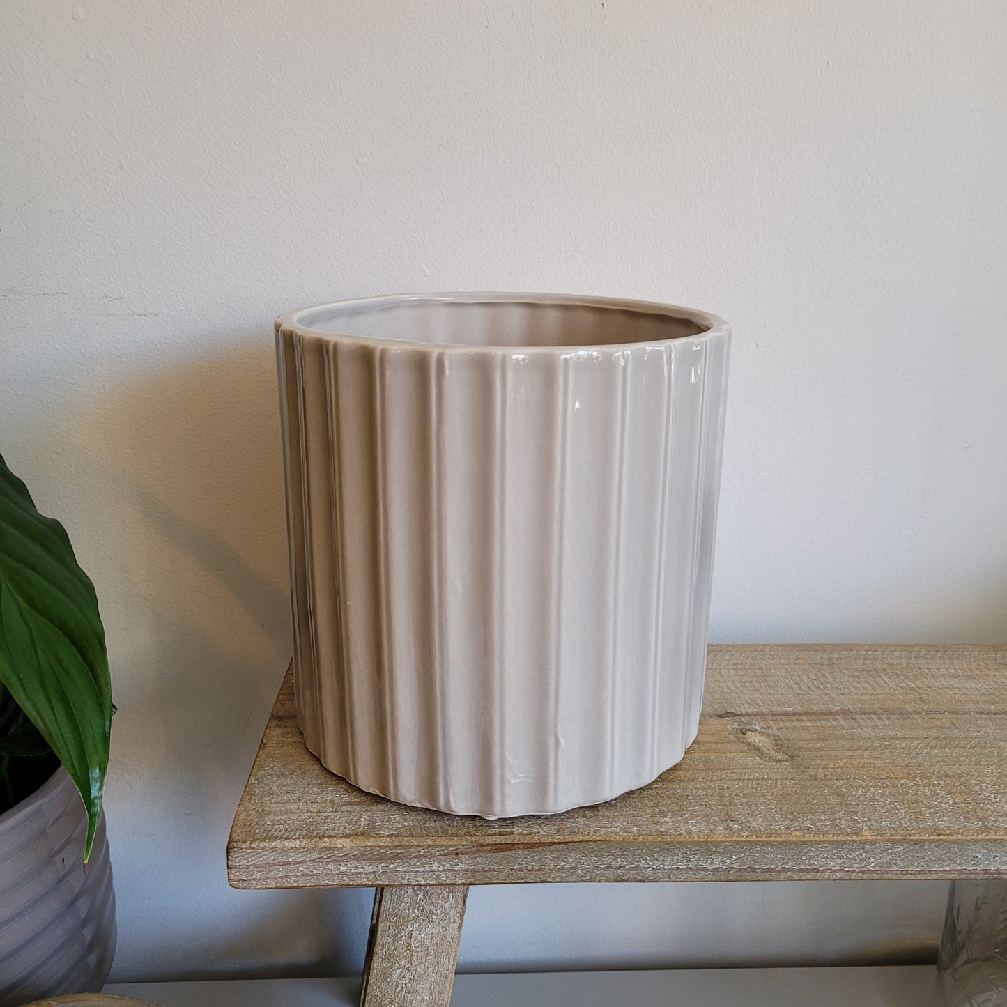 Vertical Double Ribbed Pot