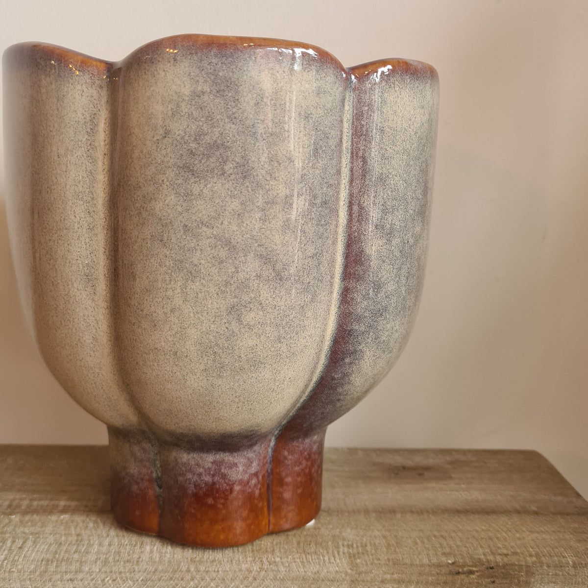 Scallop Ceramic Pot- Brown