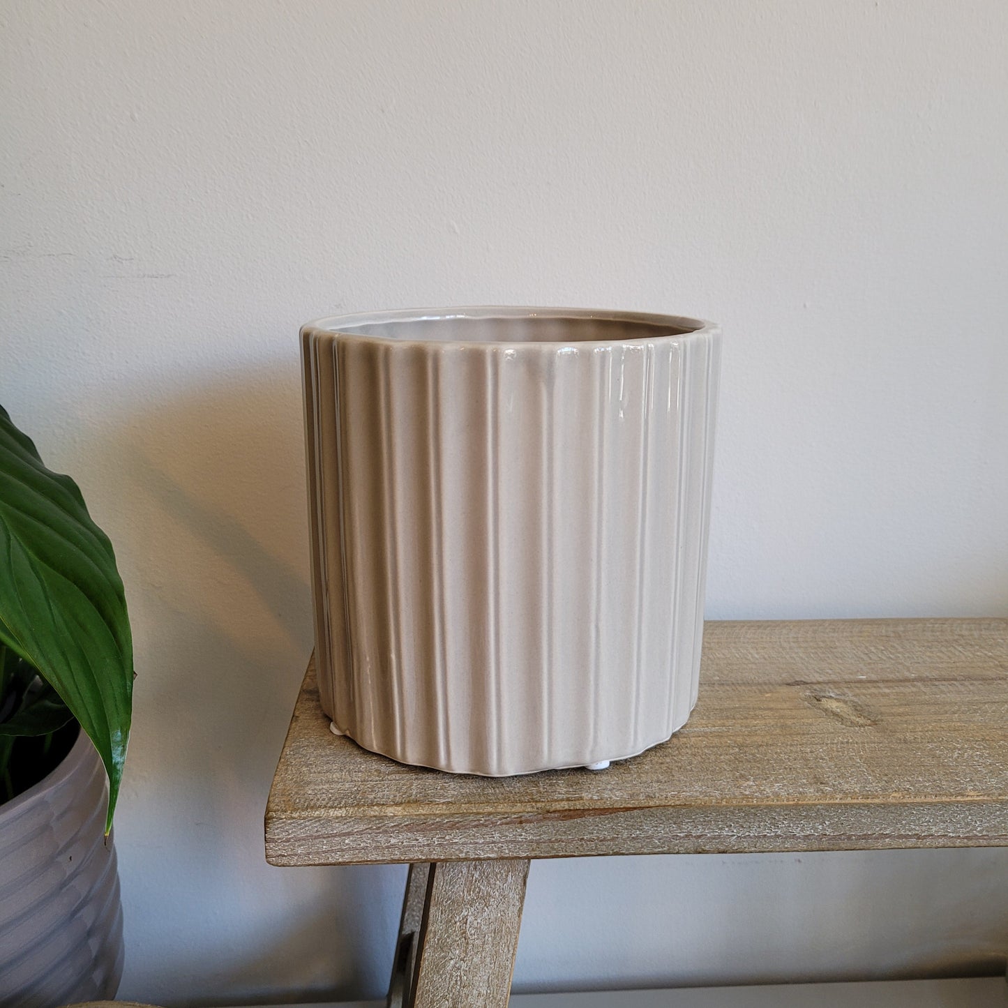 Vertical Double Ribbed Pot