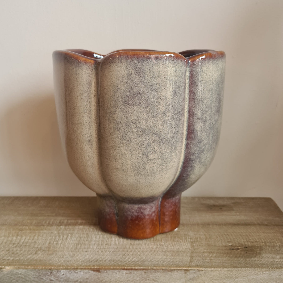Scallop Ceramic Pot- Brown