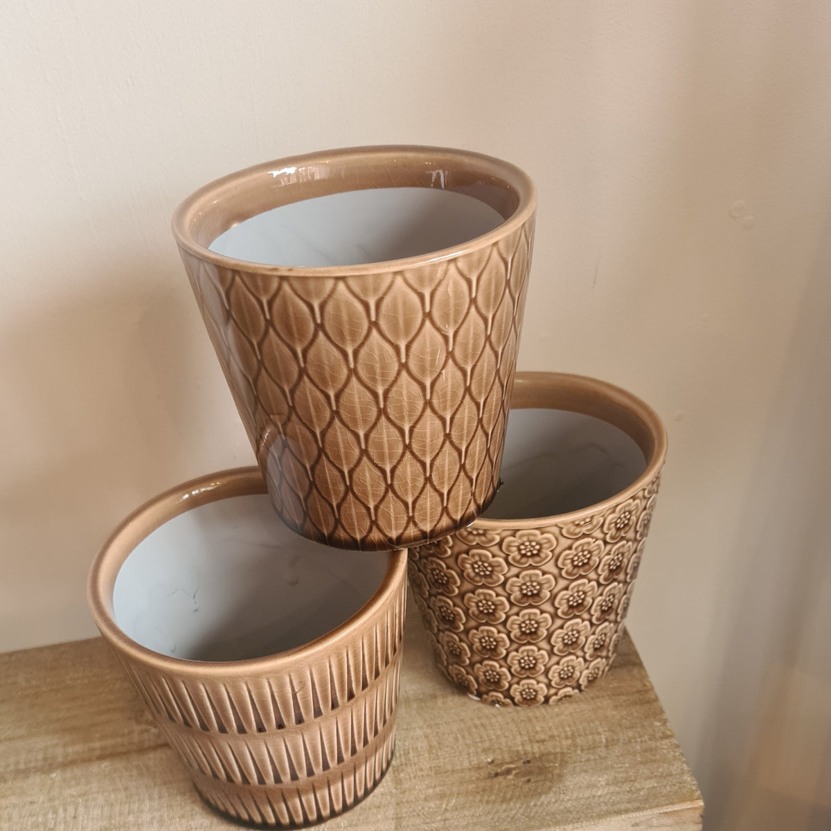 Veda Pot: Brown Finish