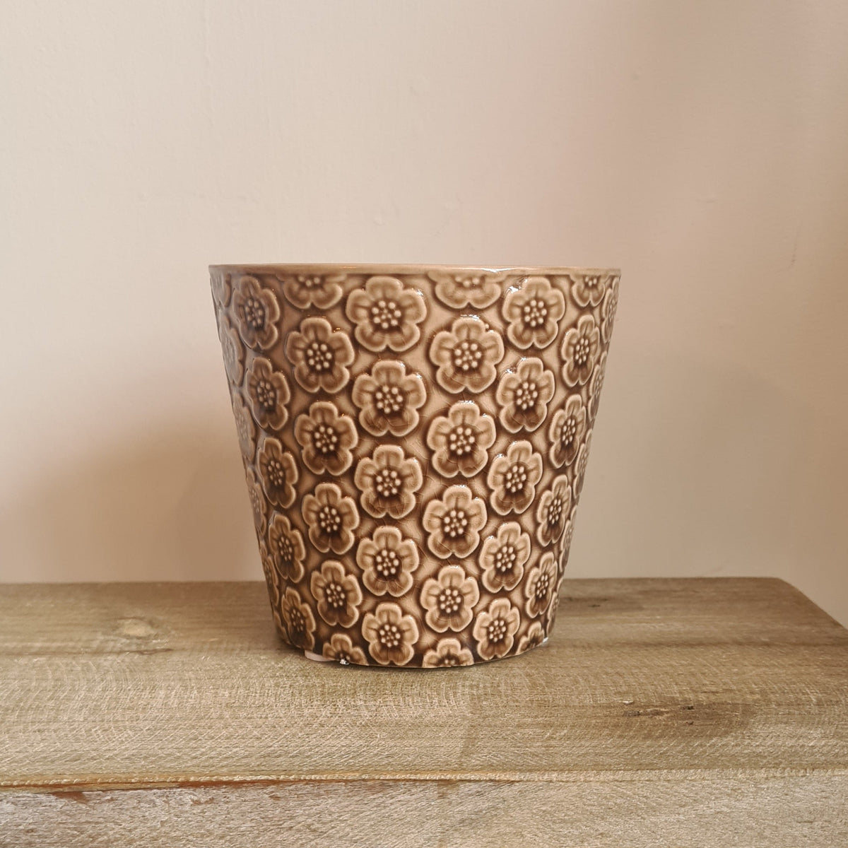 Veda Pot: Brown Finish