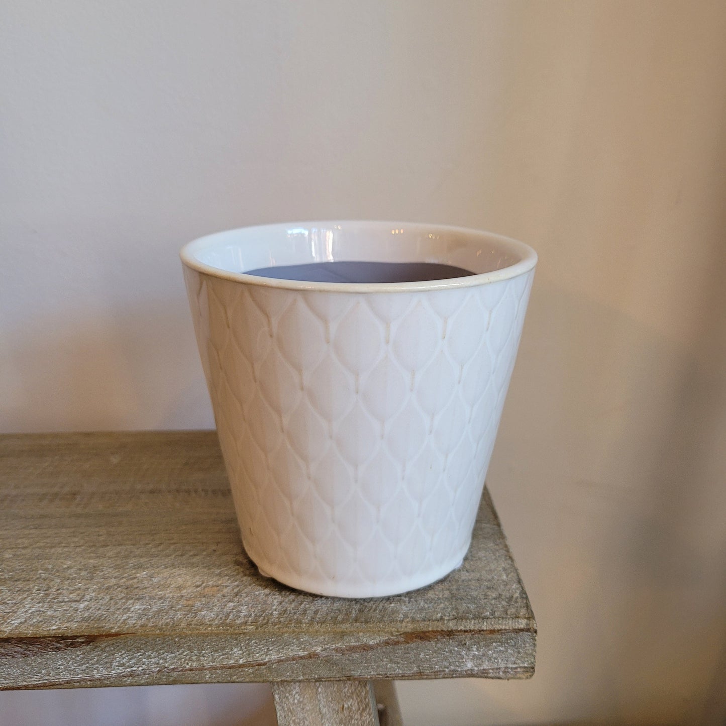 Veda Pot: White Finish
