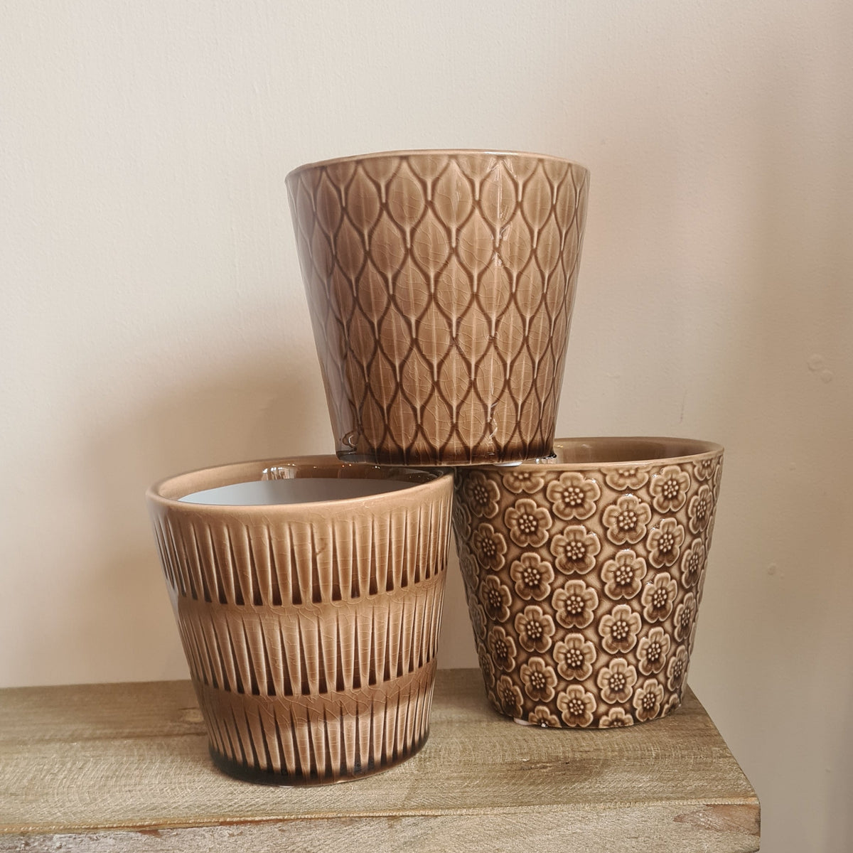 Veda Pot: Brown Finish